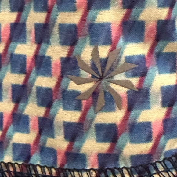 Athleta Ready Set Running Shorts Blue Tone Multi-Color Geo Design Size Small - Picture 6 of 13